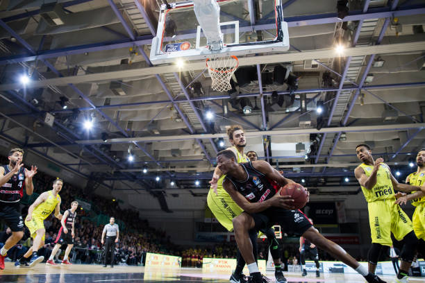 决于他能否 决于他能否